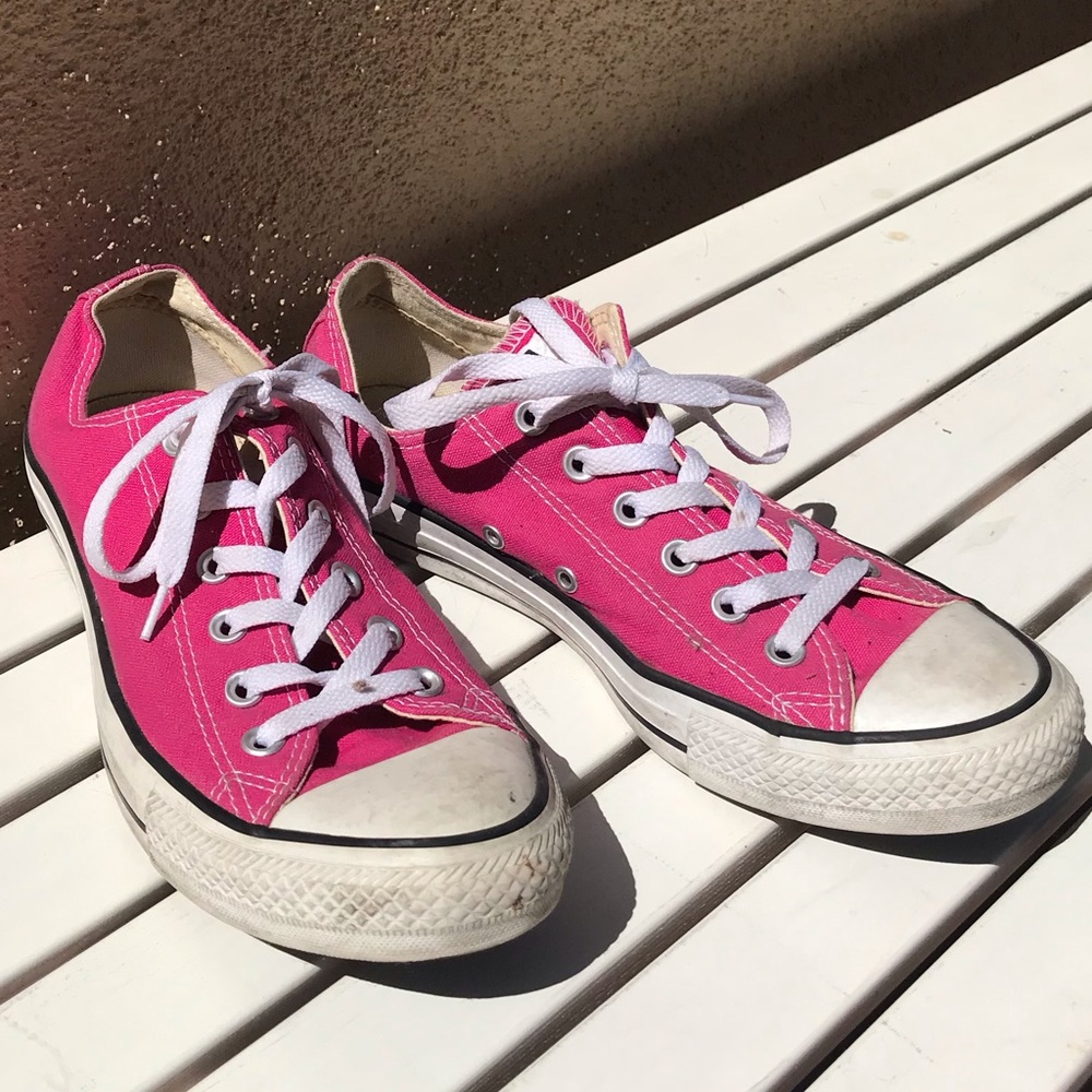 Converse in magenta pink